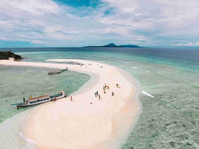 Menjelajahi Pulau Hatta: Permata Tersembunyi di Banda Neira yang Punya Bawah Laut Sekelas Surga Dunia