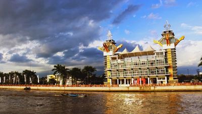 Menara Pandang Banjarmasin: Ikon Wisata Siring Sungai Martapura yang Memikat
