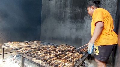 Warisan Tiga Generasi, Ikan Asar Papua Kini Jadi Oleh-Oleh Premium