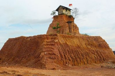 Pesona Rumah Jomblo Banjarbaru: Kisah Unik di Balik Ikon Wisata Gunung Kupang