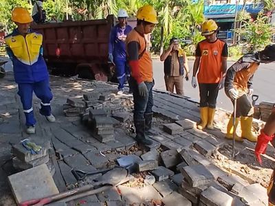 Usai 19 Lapak PKL Ditertibkan, Pemkot Makassar Benahi Trotoar dan Drainase di Bulogading