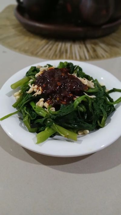 Pedas Asamnya Bikin Melek! Resep Rujak Kangkung Khas Cibingbin yang Segar dan Gurih Mantap Pakai Terasi Cirebon