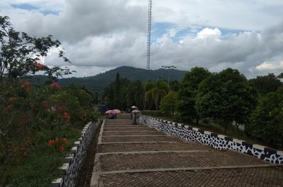 Pesona Gunung Kayangan: Wisata Perbukitan Ikonik di Tanah Laut Kalsel
