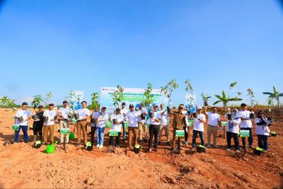 Aksi Hijau Pelindo: Tanam 2.500 Pohon di TPA Basirih Banjarmasin Demi Warisan Udara Bersih