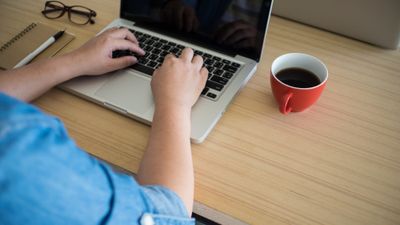 Tips Menguasai Teknik Mengetik 10 Jari, Dijamin Cepat dan Akurat