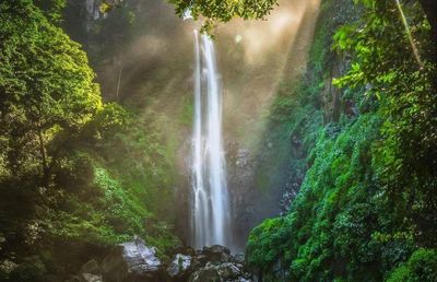 Cuma 15 Menit dari Kota Bantaeng, Air Terjun Bissappu Punya View Cantik dan Suasana Sejuk