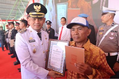 Tanpa Pamrih Atasi Macet, Azis Pengatur Lalu Lintas Sukarela di Parepare Dapat Penghargaan