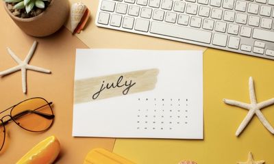 7 Puisi Singkat tentang Bulan Juli yang Cocok Banget buat Self Reflection di Pertengahan Tahun