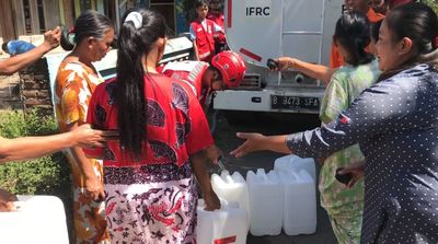 Setelah 2 Bulan Kekeringan, Bantuan Air Bersih Diserbu Warga di Jember