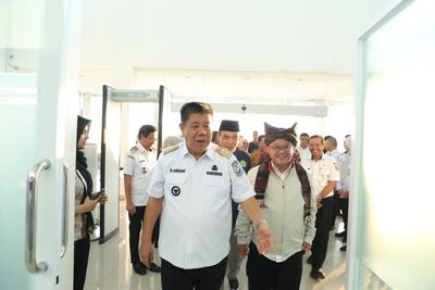 Gubernur Hidayat Arsani Sambut Kedatangan Mendikdasmen Prof Abdul Mu ti