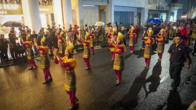 Meski Diguyur Hujan, Delegasi Banda Aceh Tampil Memukau di Karnaval Nusantara APEKSI 2026