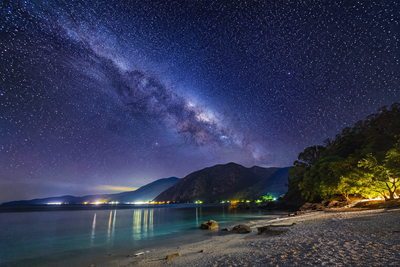 Rekomendasi Spot Stargazing Terbaik di Maluku untuk Melihat Bintang