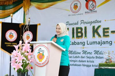 HUT IBI ke-75 di Lumajang, Ketua TP PKK Tekankan Peran Bidan dalam Mewujudkan Generasi Emas Indonesia 2045
