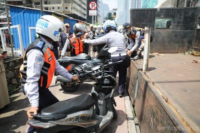 DPRD DKI Jakarta Dukung Dukung Dishub Tertibkan Parkir Liar Jakarta, Ojol Tetap Butuh Ruang Tunggu!