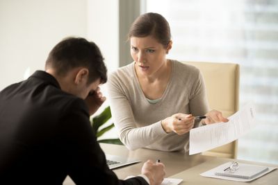 PHK Bikin Cemas? Begini Cara Mengatur Uang agar Tetap Aman