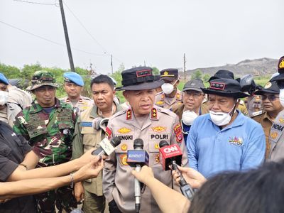 Pantau Kebakaran TPA Jatiwaringin Kapolda Banten: 4 Titik Api Masih Dalam Proses Pendinginan Dan Penanganan Petugas