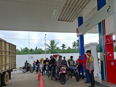 Pantau Penyaluran BBM Subsidi, Polsek Pengabuan Pastikan Situasi Kondusif dan Aman