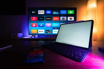 Mau Beli Smart TV Baru? Ini Beda Android TV dan Google TV!