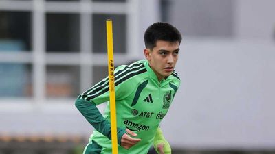 MU Mundur dari Perburuan Wonderkid Meksiko Gilberto Mora, Ini Alasannya