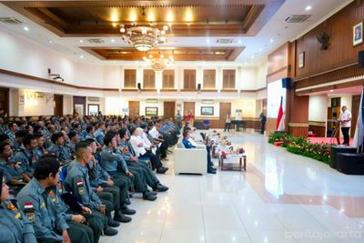 Wali Kota Jakarta Pusat Minta Camat dan Lurah Berdayakan Satlinmas Jadi Garda Terdepan yang Humanis!