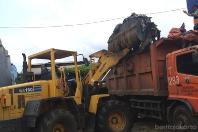 Gunungan Sampah Pasar Cakung Dikebut! Pemprov DKI Ajak Kita Mulai Pilah Sampah di Rumah