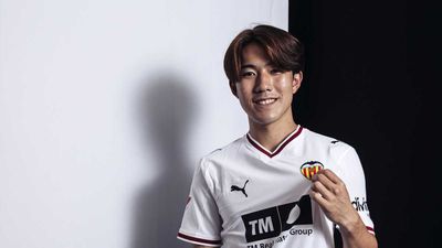 Ryunosuke Sato Resmi Gabung Valencia, Bintang Muda Jepang Siap Tampil di La Liga
