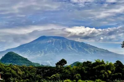 Gunung Kawi Dikenal Mistis, Ini Deretan Gunung Lain yang Punya Kisah Serupa!