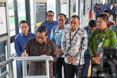Pramono Anung Resmikan Halte Swadharma Paragon, Bukti Nyata Kolaborasi Keren di Jakarta
