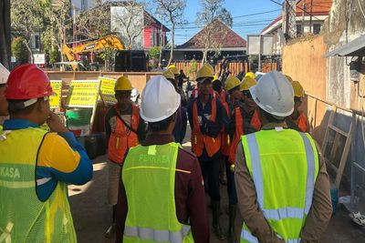 Proyek Pedestrian Jembrana Dipastikan Penuhi Standar K3 Demi Keamanan Pekerja dan Warga