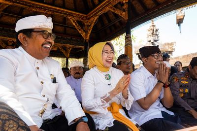 Bupati Lumajang Hadiri Penutupan Piodalan di Pura Mandara Giri Semeru Agung, Tegaskan Komitmen Jaga Kerukunan Umat Beragama