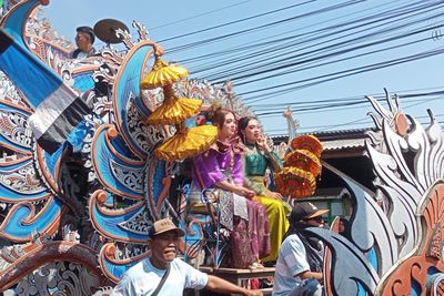 Pawai Budaya Wonoasih 2026 Meriah, Ribuan Warga Padati Jalan dan UMKM Ikut Terdongkrak