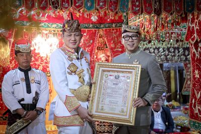 Gubernur Lampung Diangkat Jadi Saudara Sultan Sekala Brak, Terima Tongkat Pusaka Bindung Langit