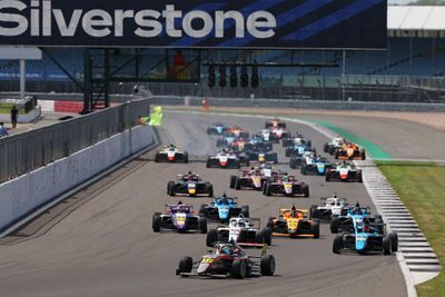 Apa Itu British F4? Kejuaraan Balap yang Sering Jadi Batu Loncatan Menuju Formula 1