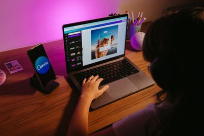 Praktis! Begini Cara Melihat Template Canva yang Dibintangi di HP dan Laptop