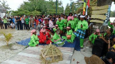 Mengenal Lesong Panjang, Tradisi Masyarakat Belitung Setelah Panen