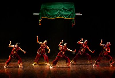 Mahasiswa Unila Hidupkan Tradisi Lampung Lewat Pementasan Tari Decoreous Tradition Part 5