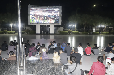 Warga Padati Kantor Gubernur Kaltim, Nobar Argentina vs Inggris Berlangsung Meriah