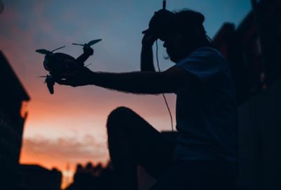Mau Terbangkan Drone Malam Hari? Perhatikan Hal-Hal Ini
