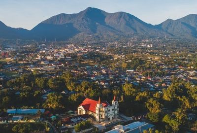 Bukan Sekedar Transit, Ruteng Menyimpan Filosofi di Balik Sawah Laba-Labanya
