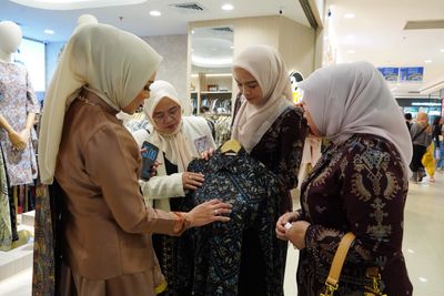 Motif Batik Lampung Akan Dipasarkan di 120 Gerai Batik Keris