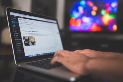 Intip Pendapatan Blogger 2026 dan 4 Sumber Uang untuk Pemula!
