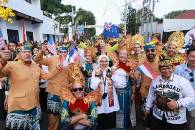 BEC 2026 Banyuwangi Mendunia, Wisatawan dari Belgia, Inggris hingga Amerika Ikut Parade Budaya Perang Bayu