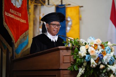 Dikukuhkan Sebagai Guru Besar UGM, Prof. Ahmad Maryudi Sentil Kebijakan Hutan yang Sering Bertentangan dengan Sains