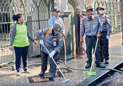 Setiap Jumat, Ratusan Petugas Bersihkan Alun-Alun Merdeka Malang demi Wujudkan Ruang Publik yang Nyaman