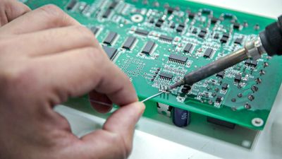 Solder 40W vs 60W: Mana yang Lebih Aman untuk PCB Elektonik?