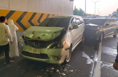 Brak! Akibat Berhenti Mendadak, Kecelakaan Beruntun Libatkan 4 Mobil di Tol JORR