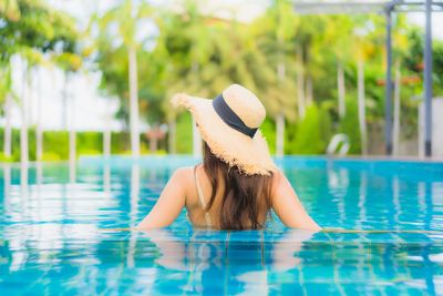 Berlin Kini Izinkan Perempuan Berenang tanpa Bra di Kolam Renang Umum, Ini Alasannya!