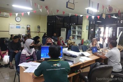 Program SAPA Dukcapil Kelurahan Bintaro Jakarta Selatan Sukses Layani 97 Warga Saat Akhir Pekan