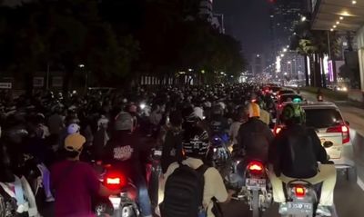 Viral Kumpulan Pemotor Berhenti Penuhi Jalan Bundaran HI Jakarta, Langsung Dibubarkan Polisi