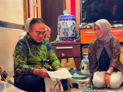 Bersama PNM Mekaar, Mesin Jahit Tua Mampu Menghidupi Lima Keluarga